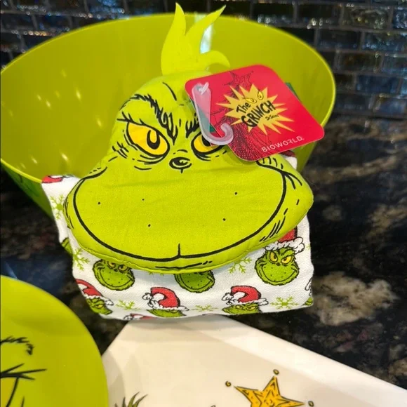 Grinch Themed Serving Set - Picture 2 of 5
